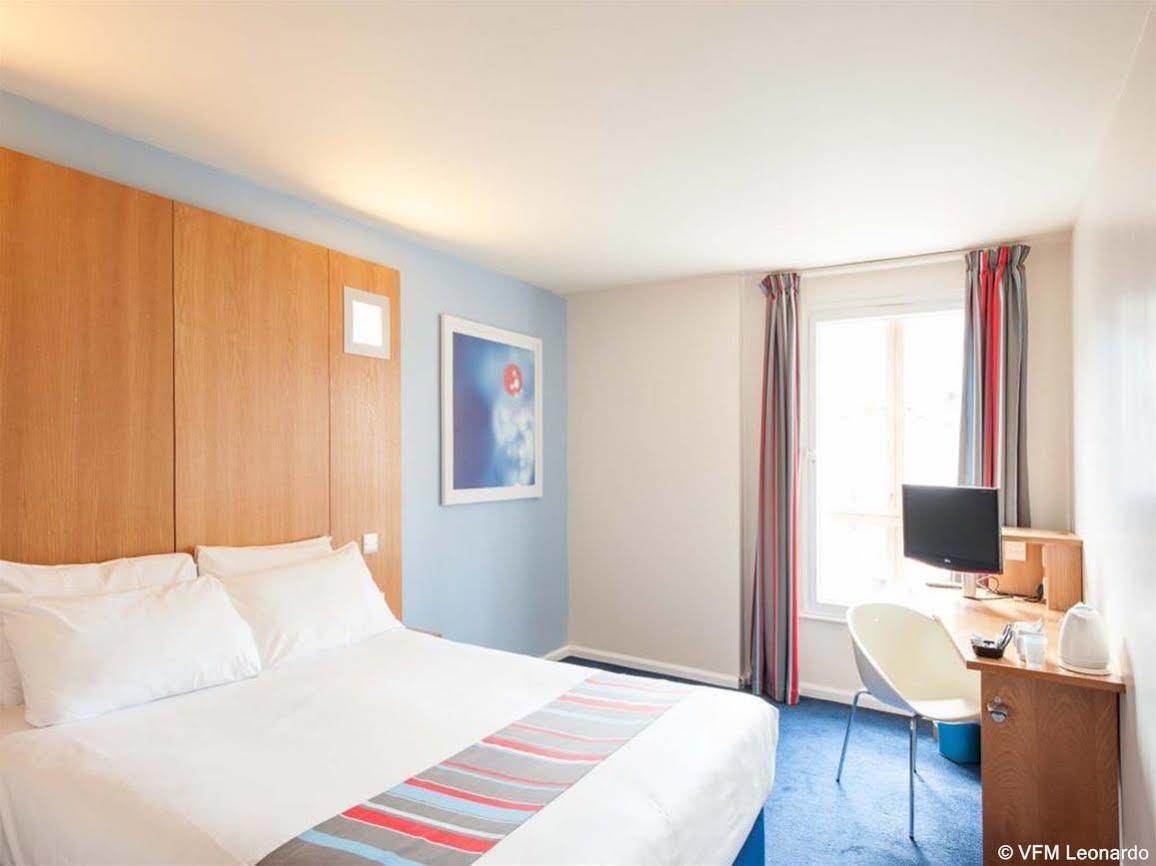 Ramada Encore York Exteriér fotografie